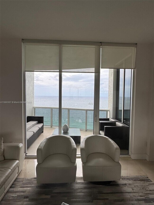 Building Photo - 16001 Collins Ave