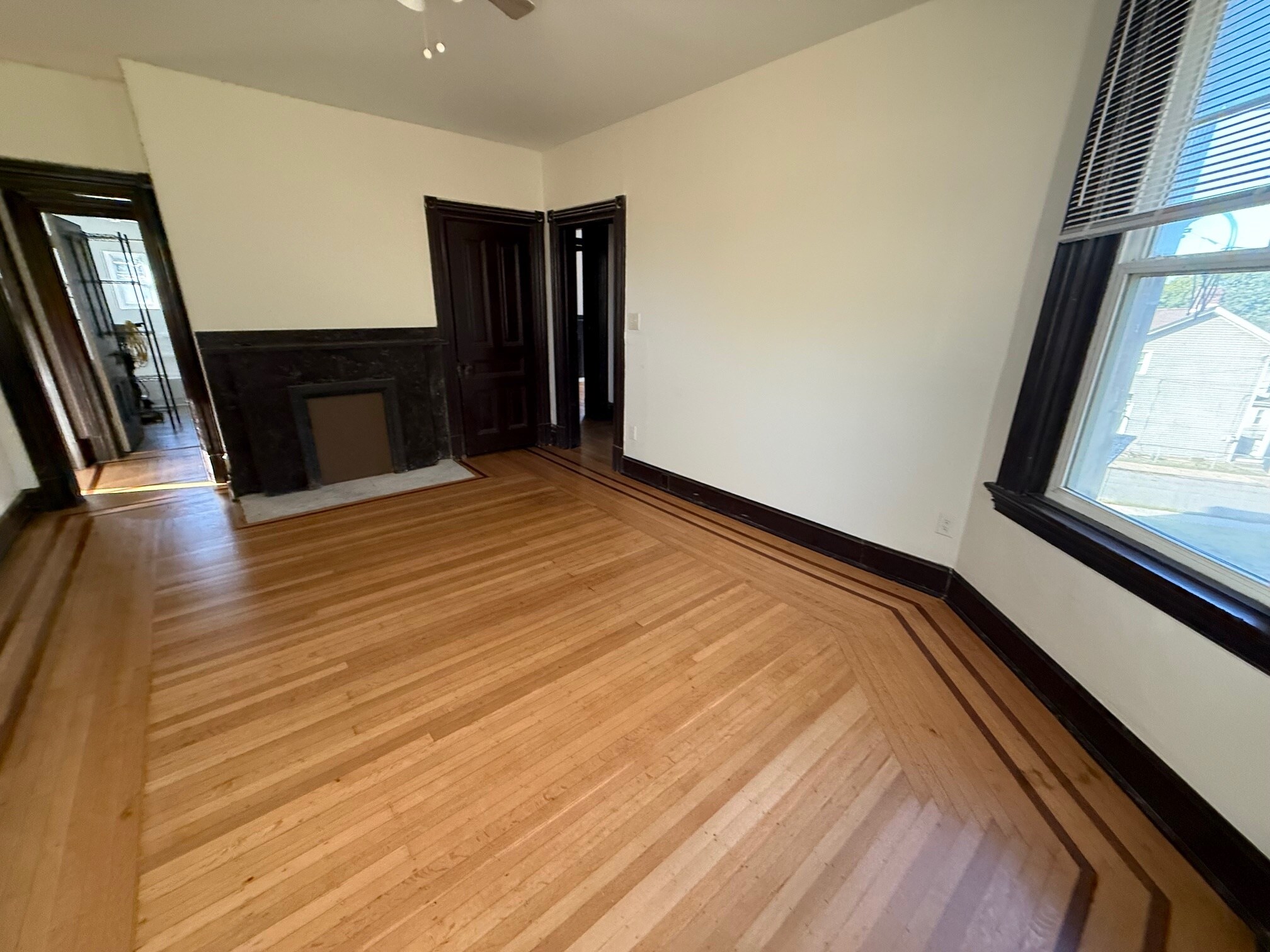 Building Photo - 433 Herschel St