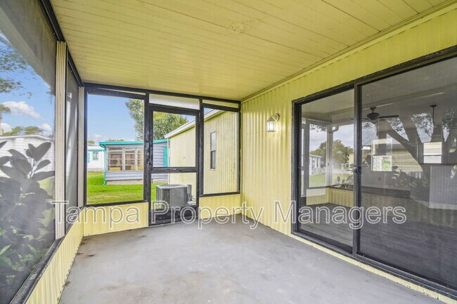 Building Photo - 201 Country Ln
