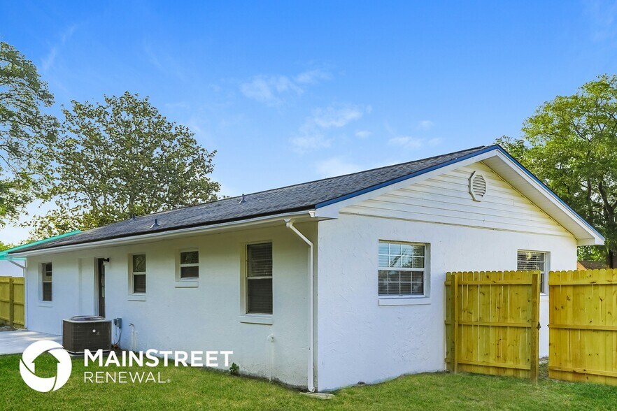 Building Photo - 8203 Ireland Dr