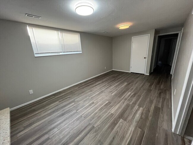 Building Photo - Remodeled Taylorsville 5 Bedroom!