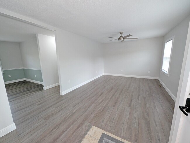 Building Photo - 103 Cherry Ave