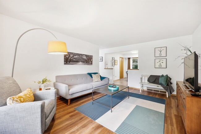 Building Photo - 2728 Florann Dr