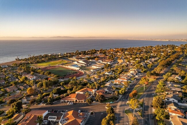 Building Photo - Natural Sunlight in every room, Palos Verdes Estates