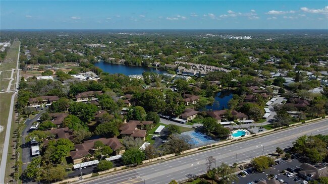 Building Photo - 2673 Sabal Springs Cir
