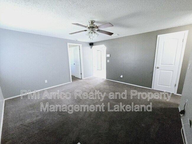 Building Photo - 1402 N Bracewell Dr