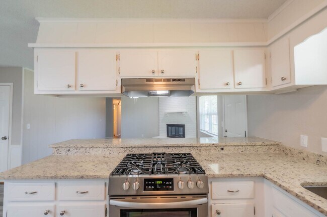 Building Photo - 3 Bed | 1 Bath in West Tulsa!