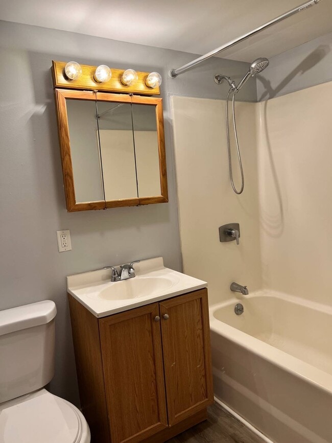 Building Photo - 13 N College St