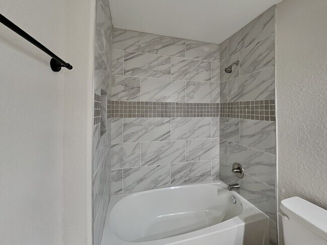 Building Photo - 27 Pine Cir