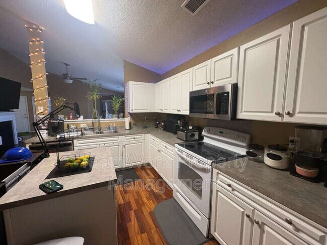 Building Photo - 1335 Pinyon Pine Dr