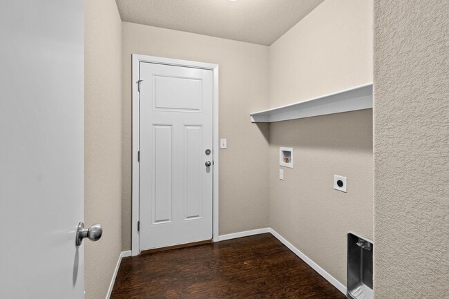Building Photo - Beautiful and Spacious Home!