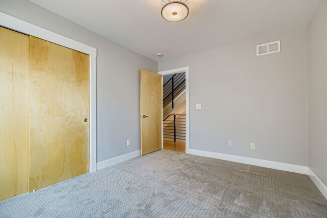 Building Photo - Beautiful, Modern 3 Bed/ 4 bath Home in Curtis Park! FIRST MONTHS RENT FREE!