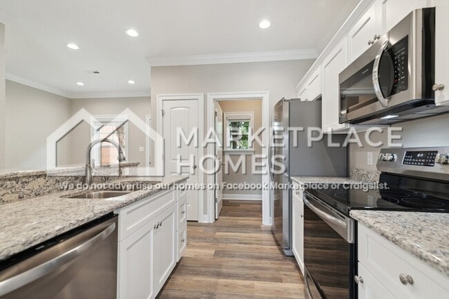 Building Photo - 542 Wilson St