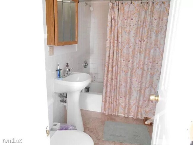 Building Photo - No Brokers Fee, Large Apartment in brighton, Heat, Hot Water Included, Eat-in Kitchen, Porch, Par...