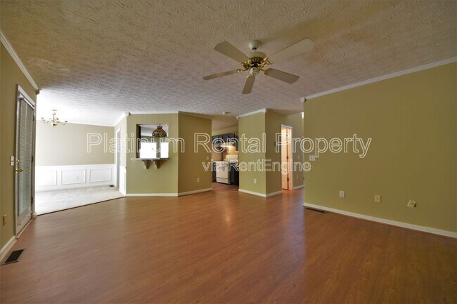 Building Photo - 950 Hillary Ln