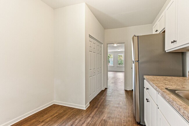 Building Photo - Spacious 5 Bedroom Home w/ Balcony, Porch & Yard Space!