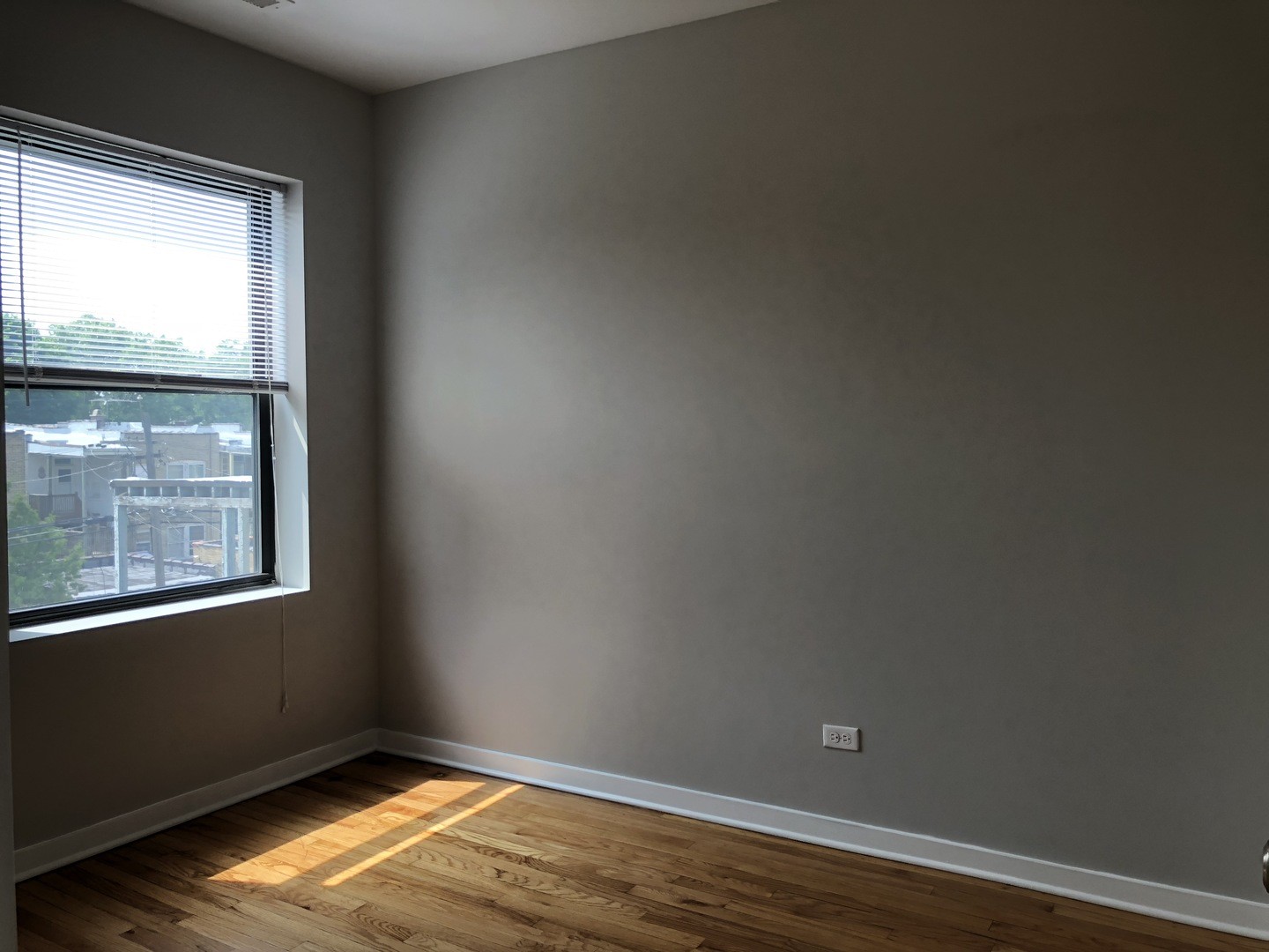 Building Photo - 6704 N Artesian Ave