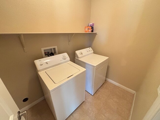 Building Photo - Elegant 3Bed/3Bath Home with Loft in the P...