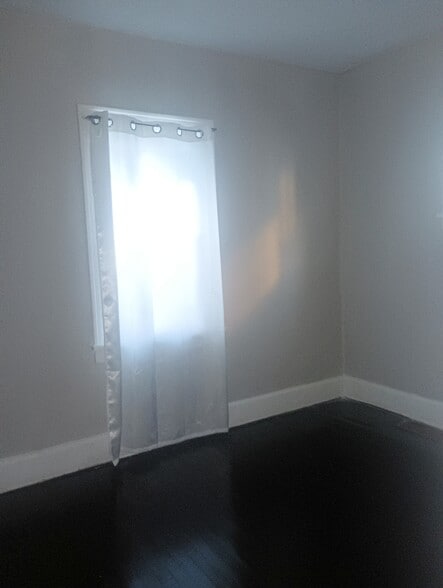 Primary Photo - 9909 Dunlap Ave