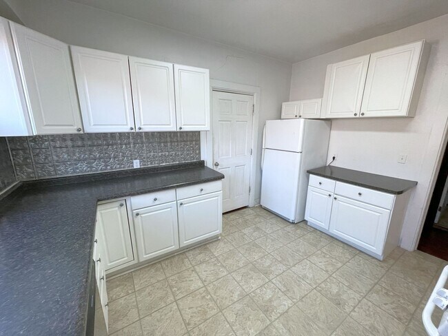 Building Photo - 1119/21 Bowen Ct.