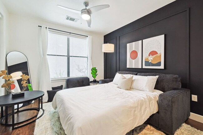 Building Photo - 5445 Town and Country Blvd