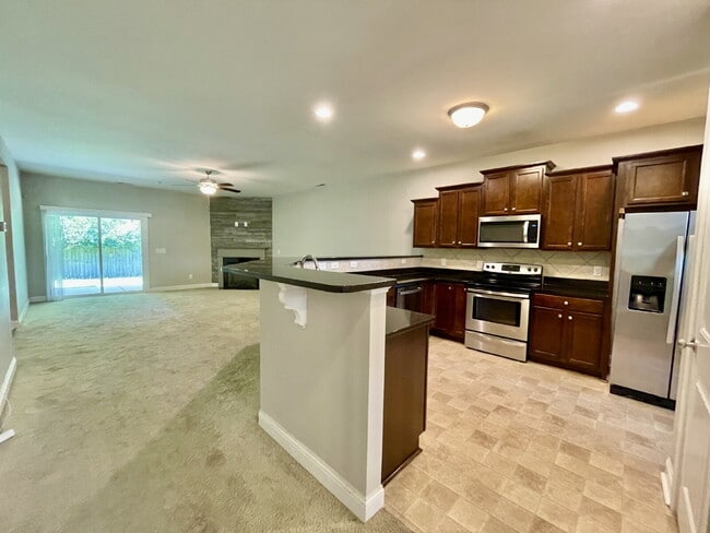 Building Photo - Beautiful 2 Story Home In Bridgeport North...