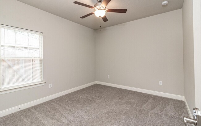 Building Photo - 9209 Ridge Rd