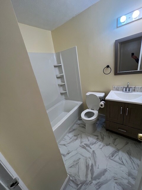 Building Photo - 4590 Golf Vista Cir