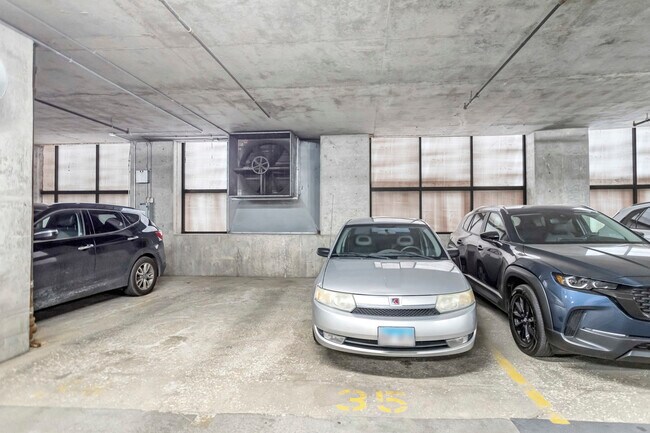 Building Photo - 210 S Desplaines St