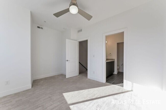 Building Photo - 2016 N Bryant St