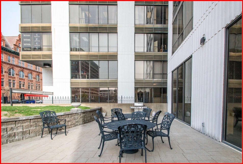 Building Photo - 125 SW Jefferson Ave