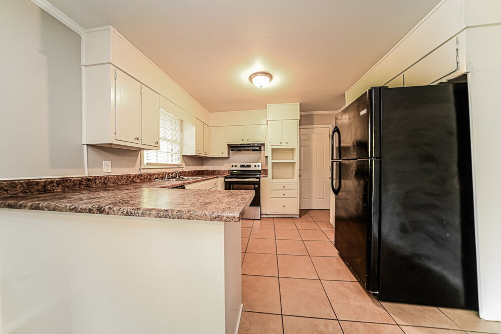 Building Photo - 2107 Hilton Dr