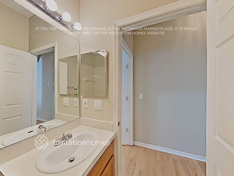 Building Photo - 7214 Colonial Lake Dr