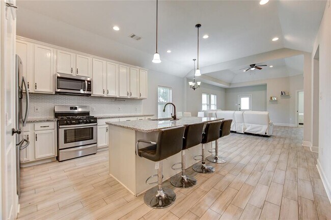 Building Photo - 3805 Shelby Cir