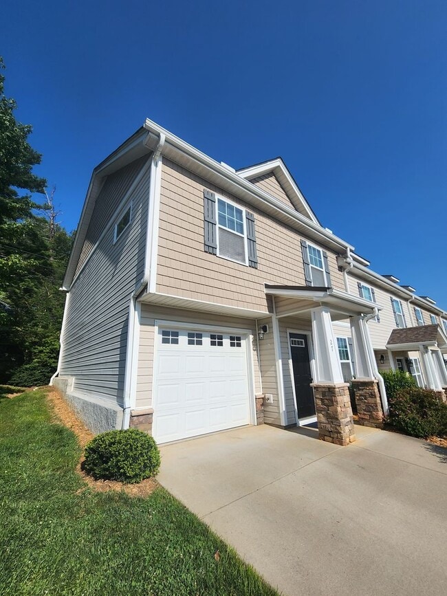 Building Photo - COMING SOON!!! Weaverville Townhouse-End U...