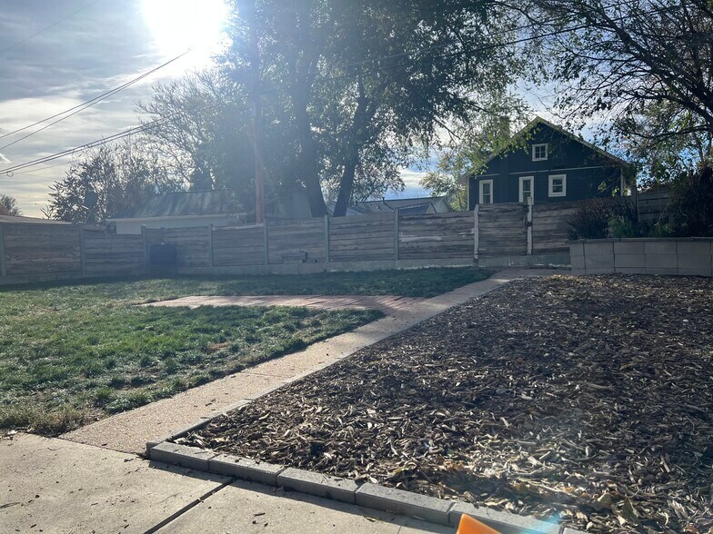 Building Photo - 251 S Quitman St