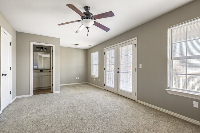 Building Photo - 537 N Keats Dr