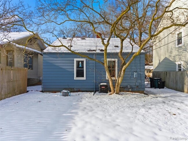 Building Photo - 922 N Maple Ave