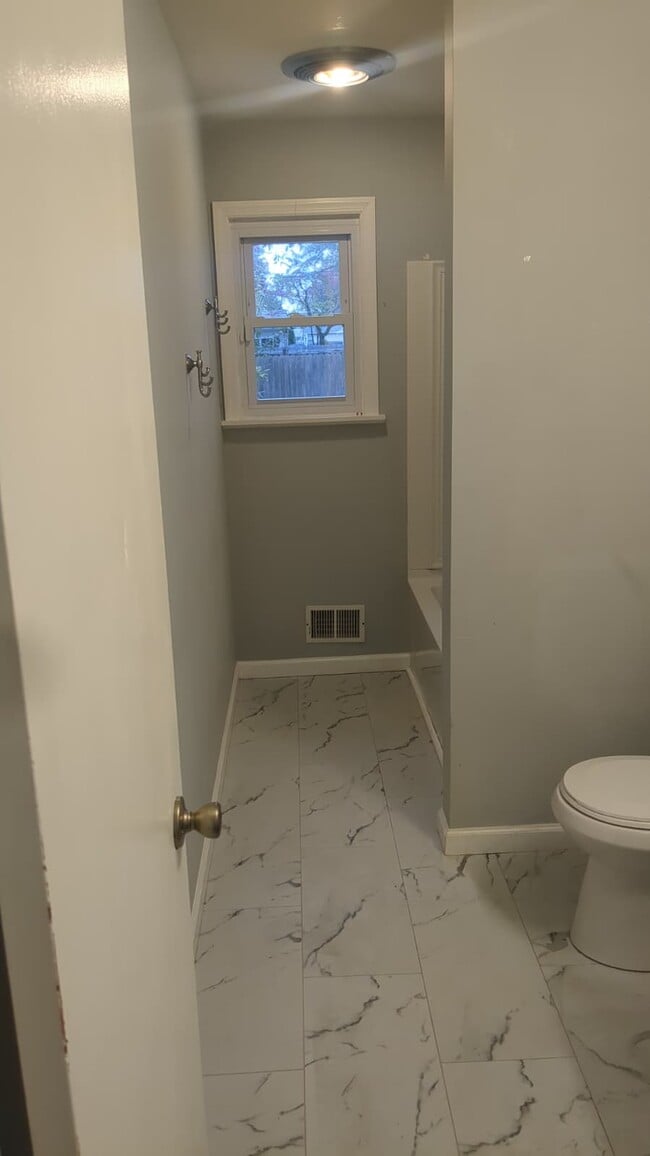 Building Photo - 1441 Broadway Blvd