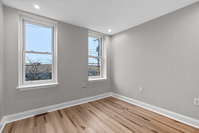 Building Photo - 200 N Glover St