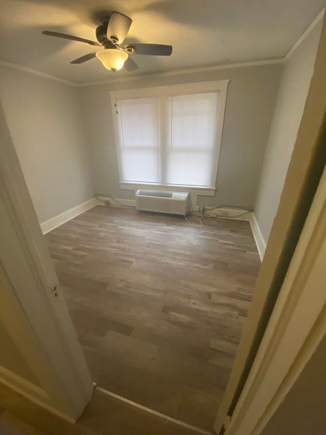 Building Photo - Dowtown Gadsden - Newly Renovated- Spacious