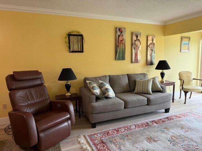 Building Photo - 1121 Cactus Terrace