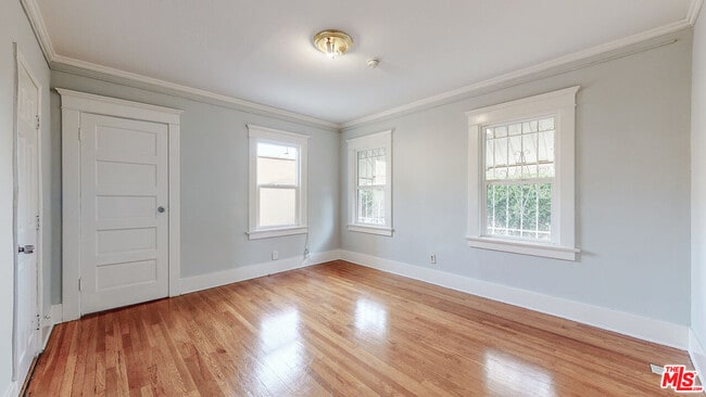 Building Photo - 1436 S Norton Ave