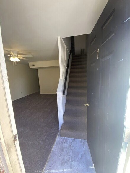 Building Photo - Top of the Hill at 806 College Ave