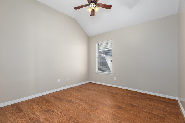 Building Photo - 8015 Sports Haven Dr