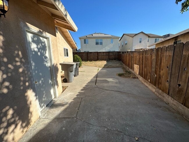 Building Photo - 2631 Dobbins Ln