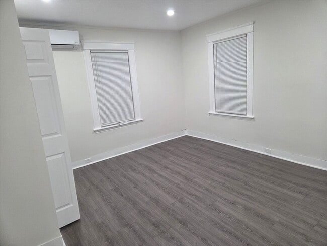 Building Photo - 11 Rice Ave