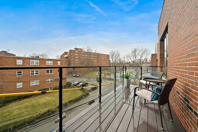 Building Photo - 1169 Adams St