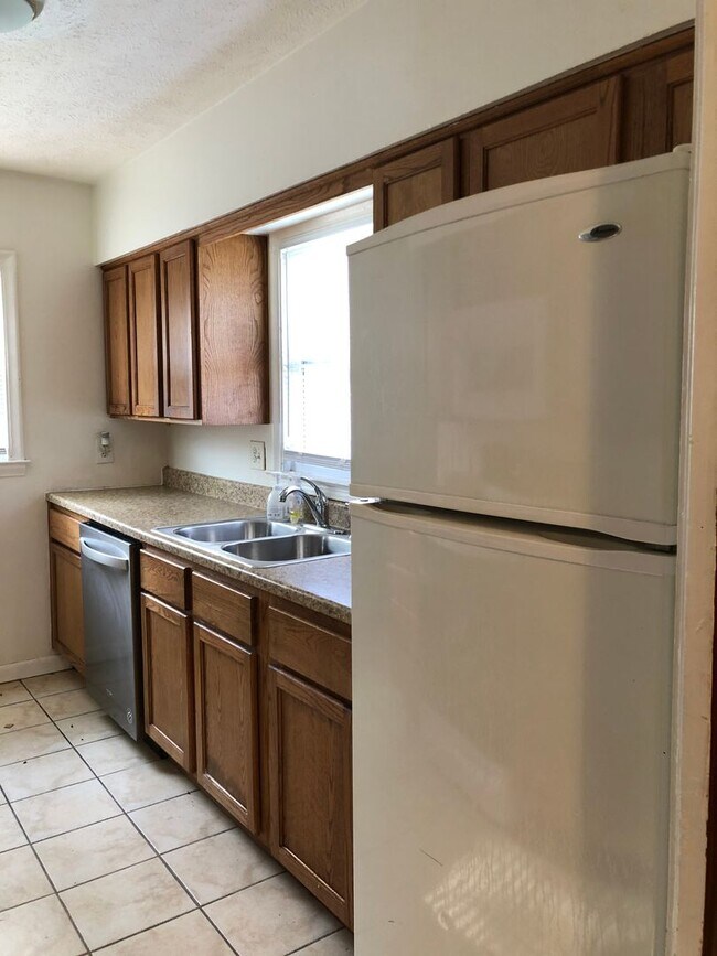 Building Photo - Spacious 2 Bed House!!