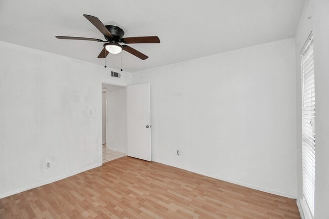 Building Photo - 530 Westshire Dr